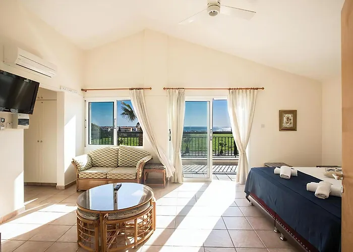 Villa Magusta - Modern 4 Bedroom Ayia Thekla Villa With Pool - Close To The Beach