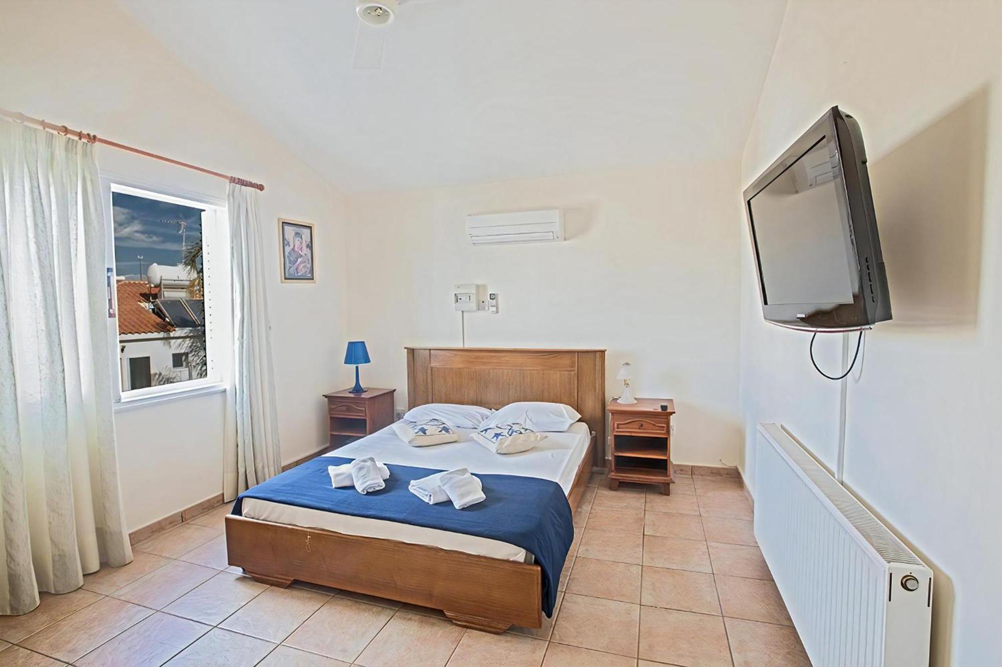 Magusta - Modern 4 Bedroom Ayia Thekla With Pool - Close To The Villaer *