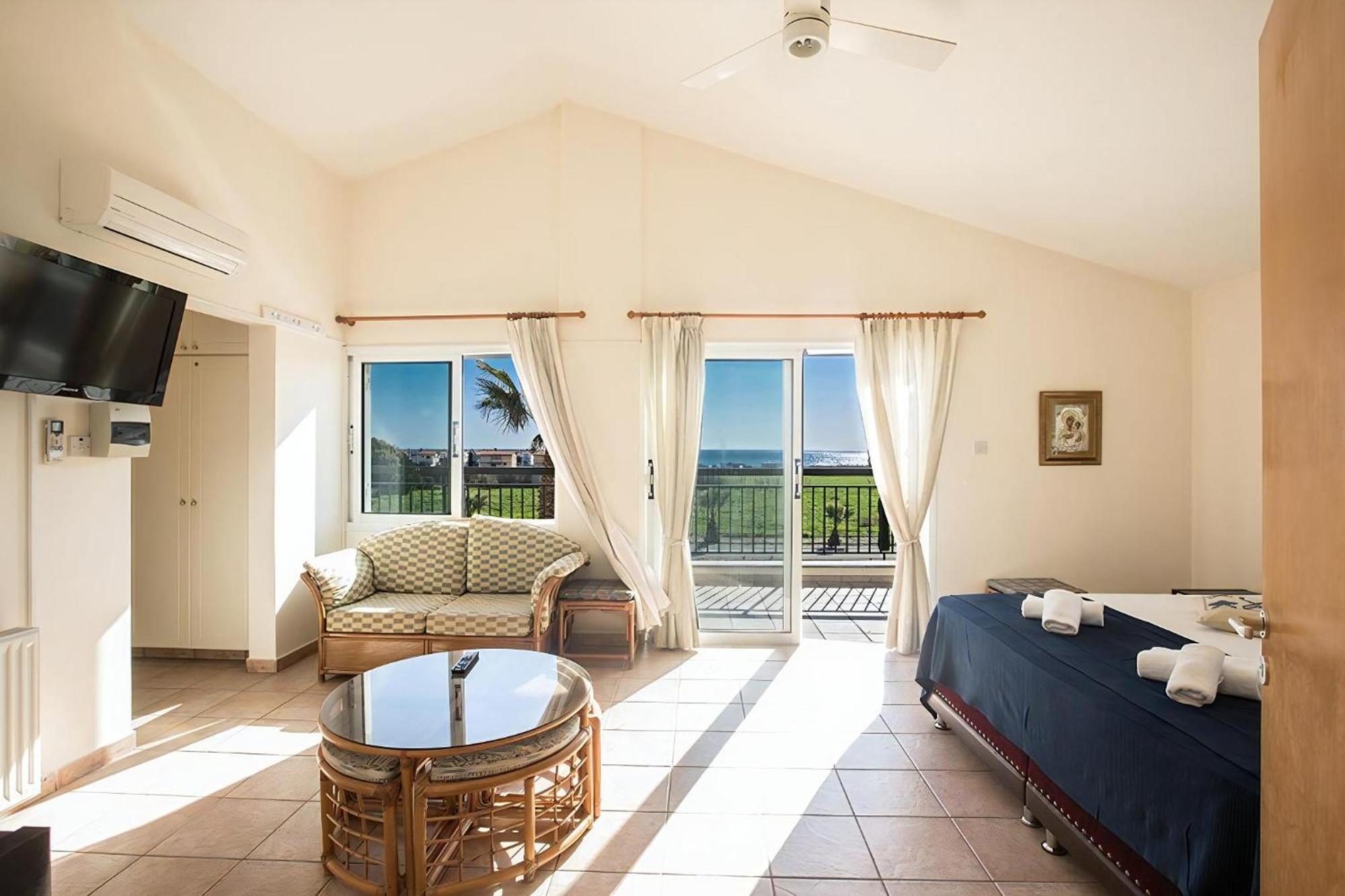 Magusta - Modern 4 Bedroom Ayia Thekla With Pool - Close To The